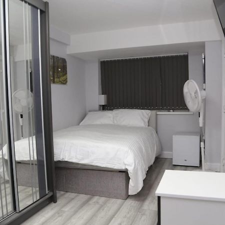 A A Guest Rooms Nightingale Chalet Лондон Экстерьер фото