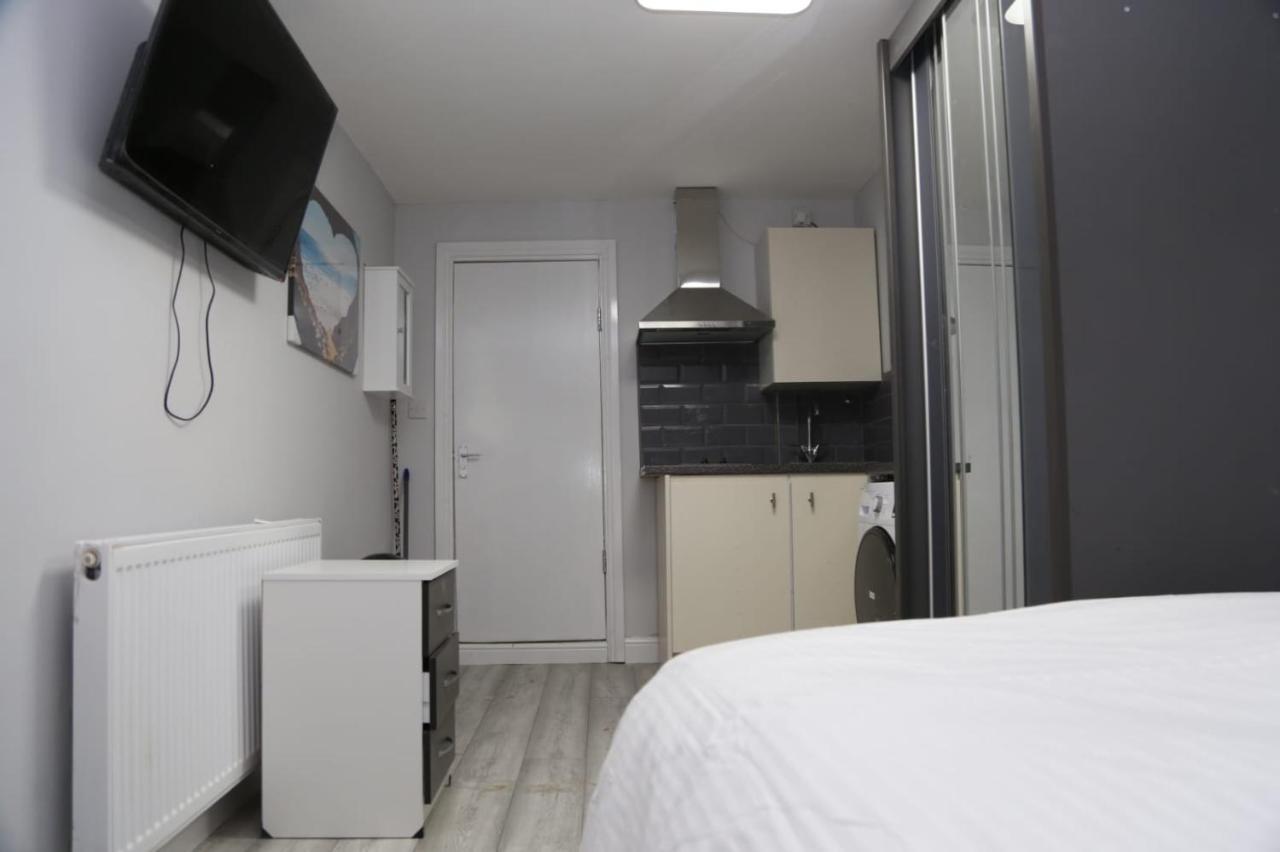 A A Guest Rooms Nightingale Chalet Лондон Экстерьер фото